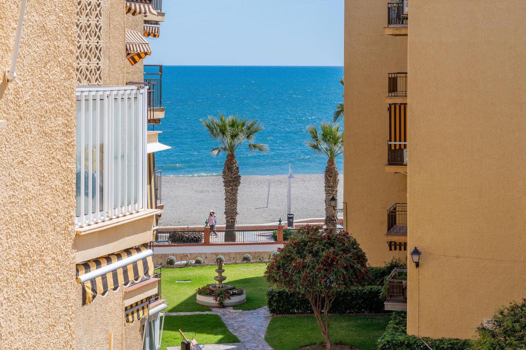 Rincon Playa, Terraza Y Piscina * Rincón de la Victoria